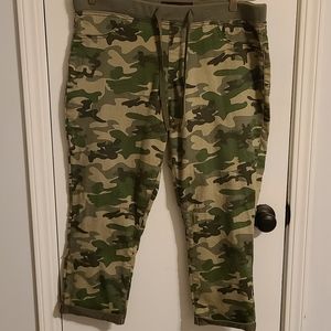 Junior's camo capris